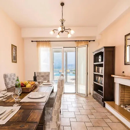 ヴィラ Petrosa By